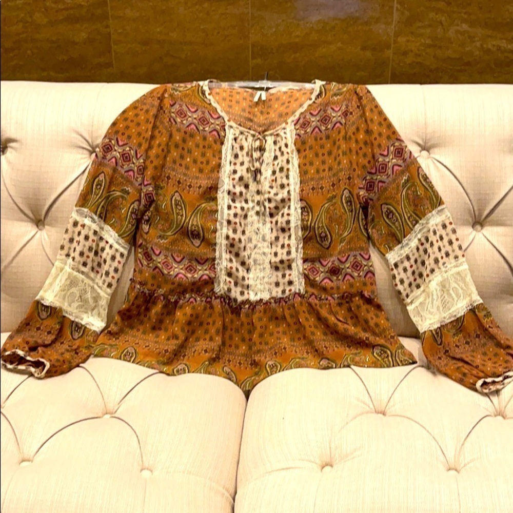 Q: GIMMICKS by BKE Bohemian Blouse Print Lace Detail Beige and Cream